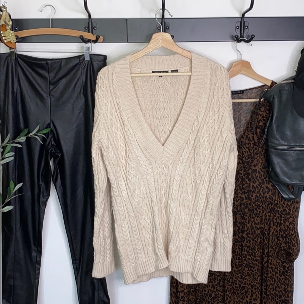 Jeanne Pierre chunky v neck cable knit size L